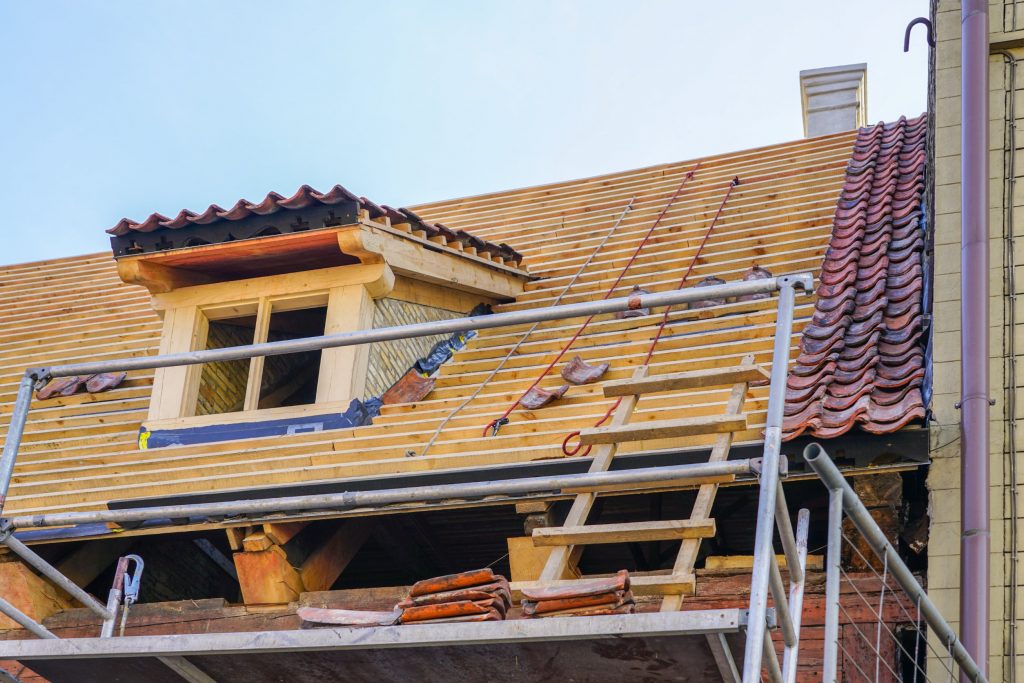 roof restoration contractors